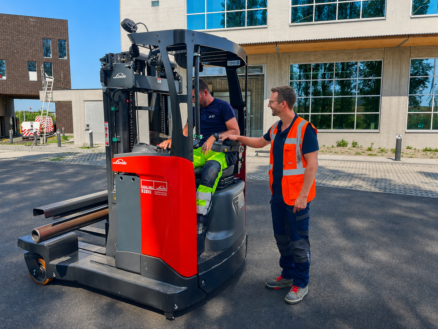 Staff attend a hands-on in-company training on site, guided by an experienced instructor.